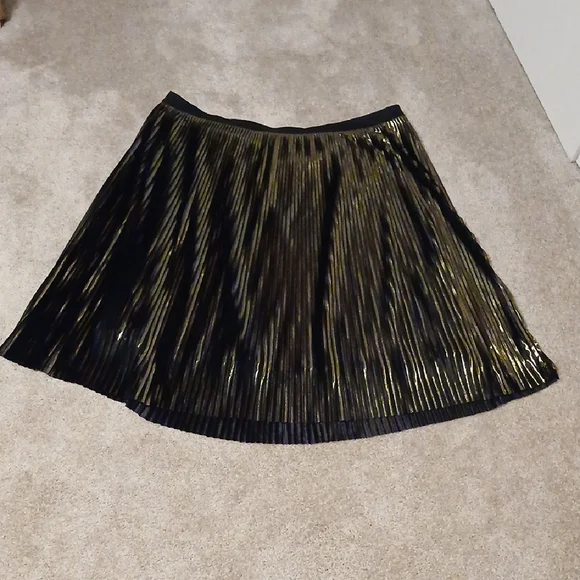 Ava & Viv Elegant Black and Gold Pleated Skirt - Picture 1 of 4